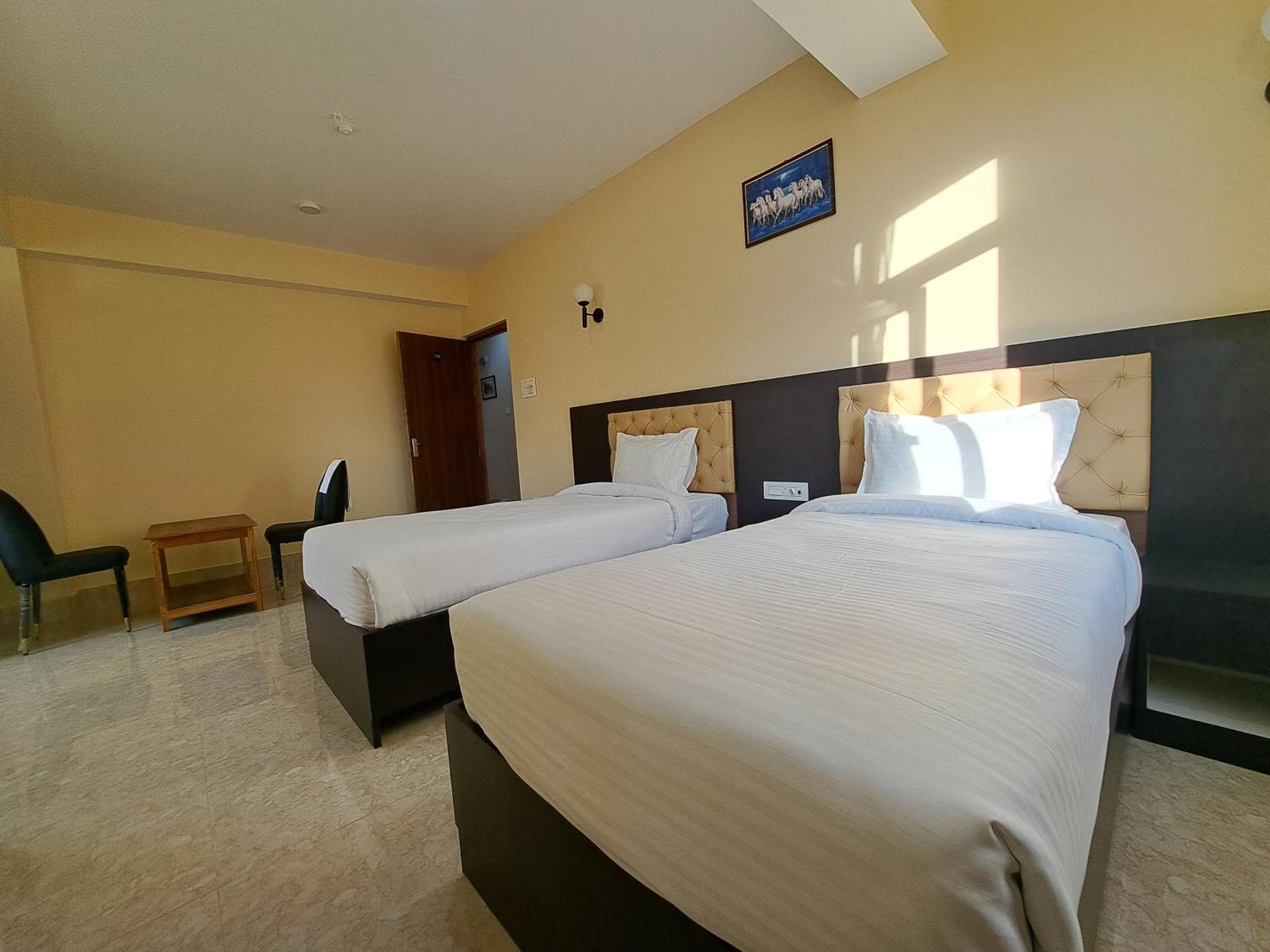 Snow White Retreat Hotel And Restaurant Гангток Екстериор снимка